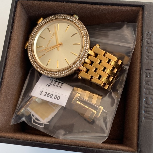 Michael Kors Darci Quartz Gold Watch - Picture 2 of 2